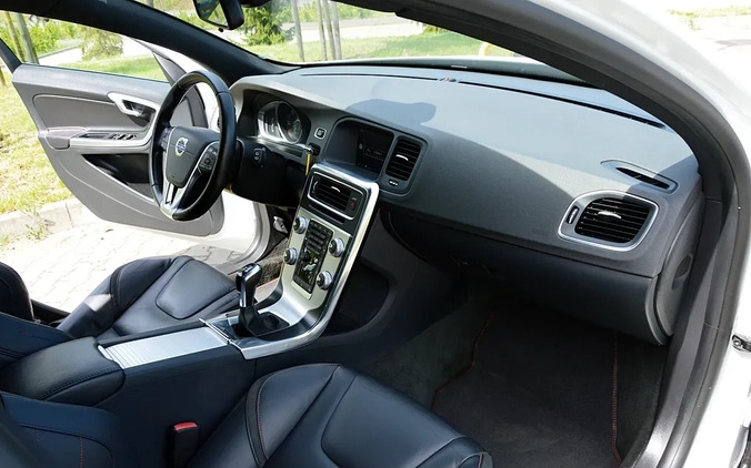 Volvo V60 cena 48900 przebieg: 151000, rok produkcji 2015 z Leżajsk małe 742